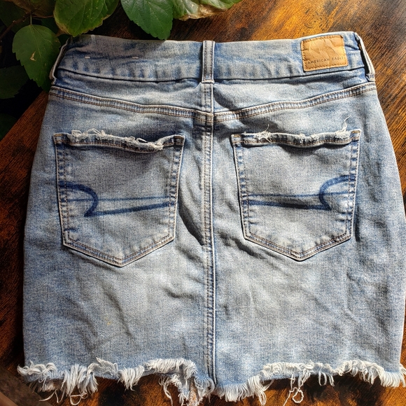 AE US2 distressed light denim mini skirt - Picture 3 of 6